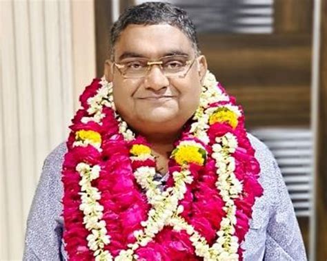 Senior social worker and industrialist of Agra Dr. Vijay Kishore Bansal ...