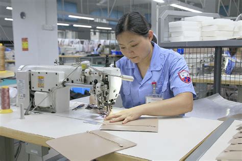 揭秘中国三大箱包生产基地-垒烁箱包