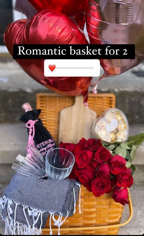 Romantic Picnic Basket for two gift hamper