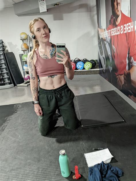 Alfhild Windrunner on Twitter: "Gym light is best light https://t.co/yM4gpNVpmA" / Twitter