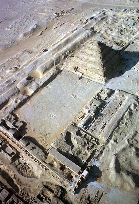 Inside a Step Pyramids 的图像结果