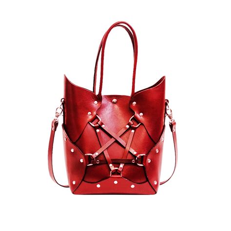 Zana Bayne Red Mini Bag | WHAT’S ON THE STAR?