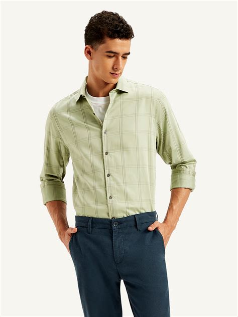 Men's Redloop Checkered Spread Collar Shirt – Levis India Store