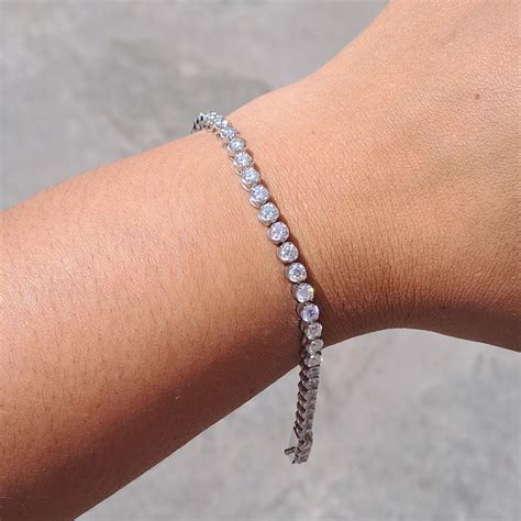 Buy Aishwarya 5 ct Moissanite Cupcake-Setting Bracelet | Vai Ra
