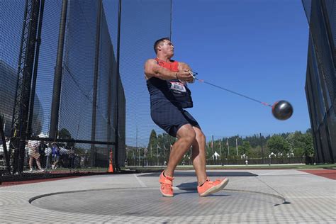 A Beginner's Guide to Track & Field Throwing Events | Running Warehouse