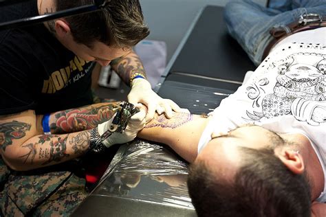 https://upload.wikimedia.org/wikipedia/commons/thumb/9/9b/Florence_Tattoo_Convention_%285158061891%29.jpg/960px-Florence_Tattoo_Convention_%285158061891%29.jpg