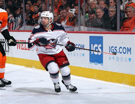 Witness The Shortest Player In The NHL Win A Fight Against A Dude Who ...