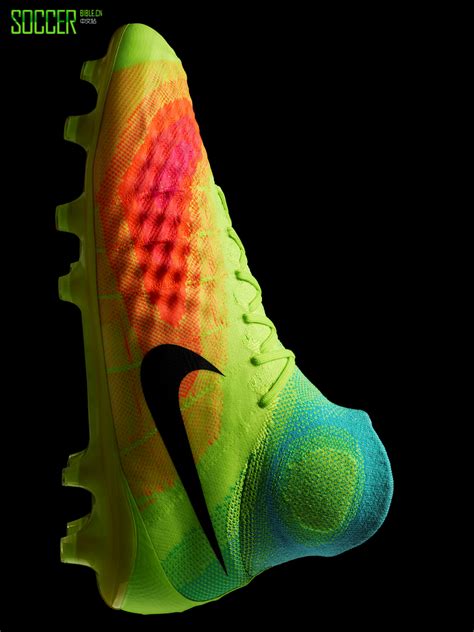 耐克Motion Blur系列套装耀眼来袭 - Nike_耐克足球鞋 - SoccerBible中文站_足球鞋_PDS情报站