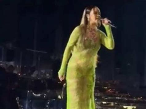 Rihanna Fenty Beauty India Launch: Rihanna's Fenty Beauty debuts in ...