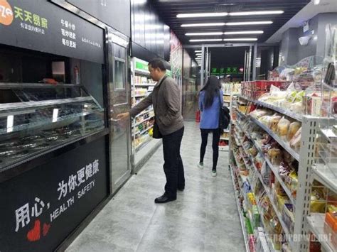 直面餐饮“新业态”，上海便利店里有了“食堂”，15元热菜热饭基本能吃饱
