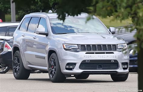 2018 Jeep Grand Cherokee Trackhawk spy shots
