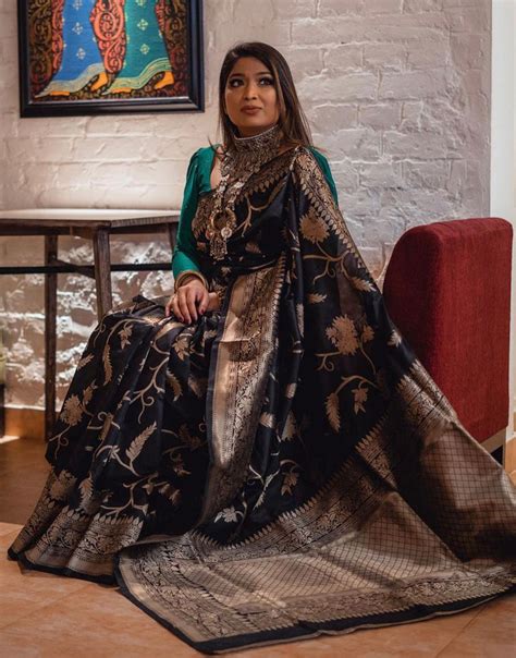 Black Banarasi Silk Saree With Zari Weaving Work – Sareewave