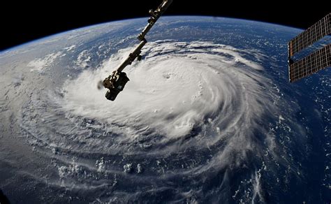 为防数十年来最强飓风 美国东部准备疏散百万人口|飓风|雷恩|大西洋_新浪新闻
