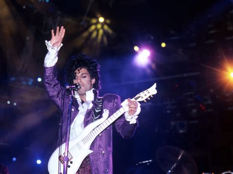 Prince-Alexander Moody Minimalist HD Vector Wallpaper HD HD Vector Recipe HD Wallpaper