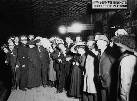 These Pictures Document the Moment When the Titanic Survivors Arrived ...