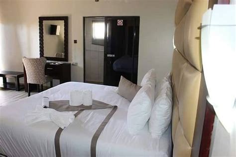 MAKGOVANGO LUXURY INN (Gumare) - Hotel Reviews, Photos, Rate Comparison ...