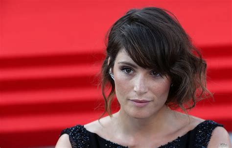 Wallpaper look, pose, model, portrait, makeup, actress, brunette ...