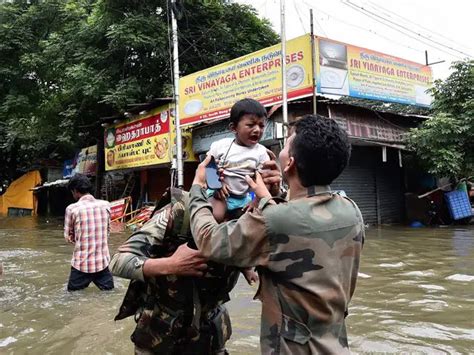 4 Indian Army columns airlifted - How Indian army is helping Chennai ...