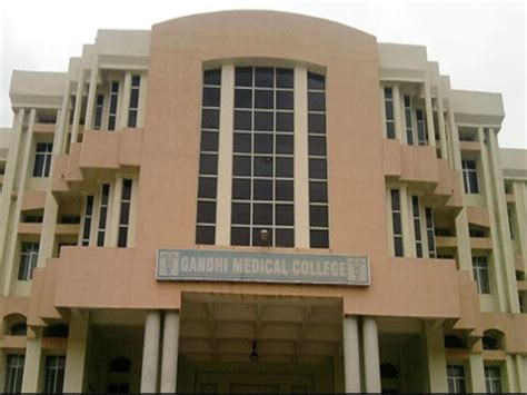 GMC Bhopal : जूनियर डाॅक्टरों के विरोध का असर, रद्द हुआ डॉ. अरुणा को ...