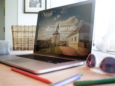 4 Free MacBook and iPhone Mockup PSD