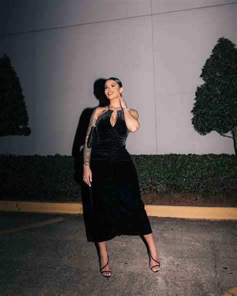 Mulan Hernandez's feet