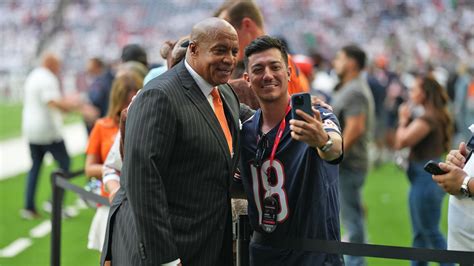 Kevin Warren honored at NFL Combine with Buddy Teevens Forward Progress Award