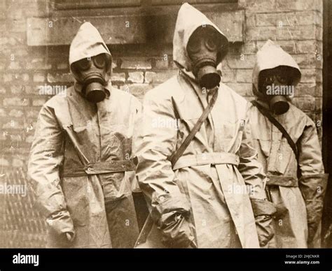 Wwi gas mask hi-res stock photography and images - Alamy