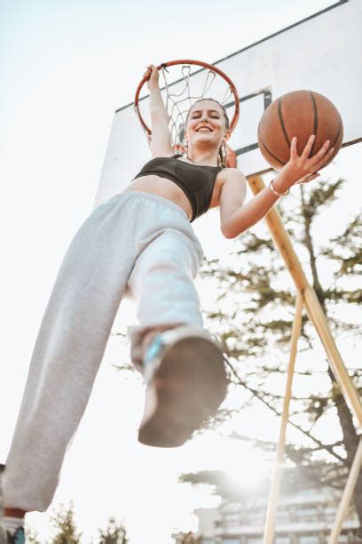 Step Over Dunk Basketball 的图像结果