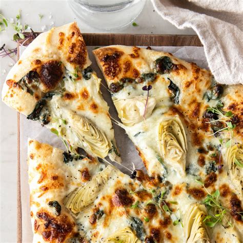artichoke pizza with spinach parmesan cream sauce | With Spice