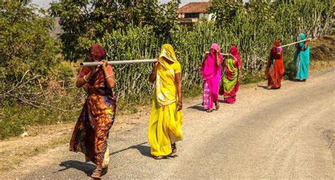 Rajasthan: A woman mechanic in Padoona is making sure hand pumps are ...