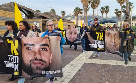Don't leave me behind - a human chain in Haifa calling for the return ...