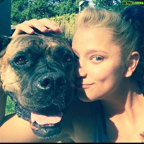 Kristen Renton Wiki, Biography, Age, Photos, Spouse and more