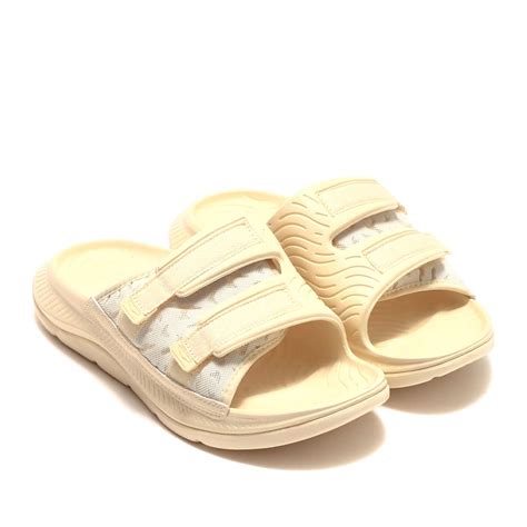 HOKA ORA LUXE Shortbread / Eggnog（ホカ オラ ラックス-ベージュ） | atmos（アトモス） 公式オンラインストア