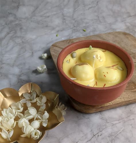 Rasmalai candle – Melting Aura