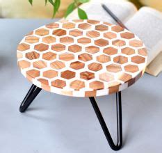Honeycomb Wood And Resin Cake Stand With Iron Legs