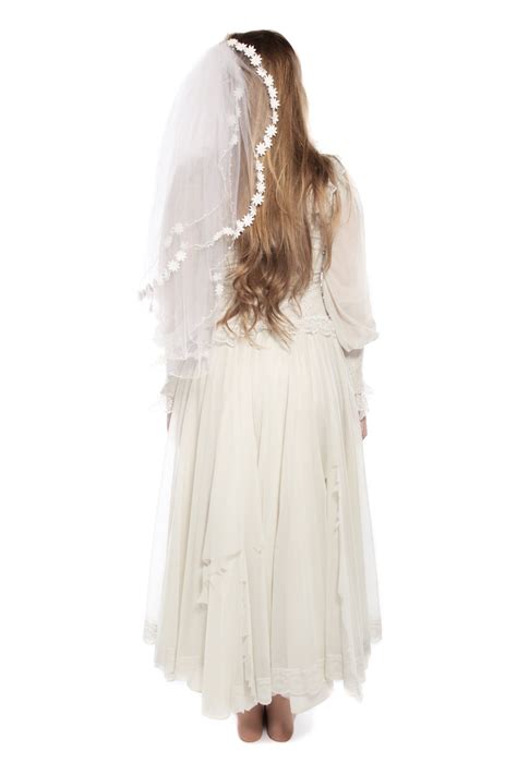 Dressing Dead Bride 的图像结果