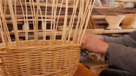 Изготовление корзин из ивы. Пособие по плетению корзины из ивовых прутьев