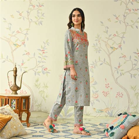 Buy Ivory Floral Woollen Kurta with Bell Sleeves | Rustorange