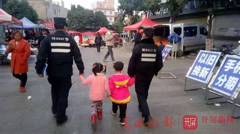 简阳交警巡逻途中帮助走失小孩找到亲人！_街头巷尾_简阳论坛