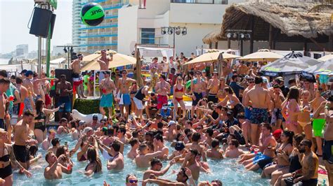 Cancun Spring Break 2022 – Before Dark, After Dark