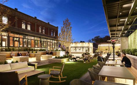 J. Rieger Electric Park Garden Bar - JE Dunn Construction