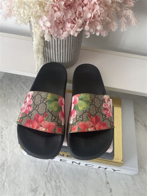 Gucci Blooms Supreme Pool Slides - The Designer Consigner