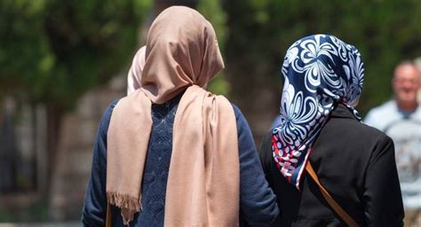 Triple talaq is illegal - Indian women rejoice as Supreme Court ...