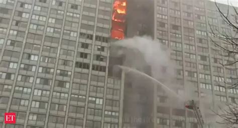 US: 1 dead, 8 taken to hospitals in Chicago high-rise fire - The ...