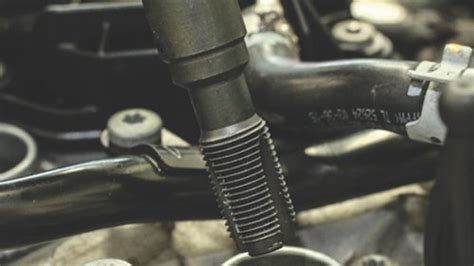 Spark Plug Cross Threaded Repair 的图像结果