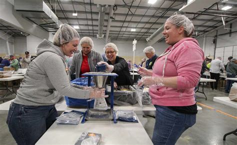 Thousands of volunteers pack hundreds of thousands of bags of food ...