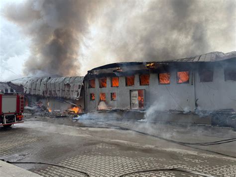 Veliki požar u Novom Pazaru: Gori industrijska zona - B92