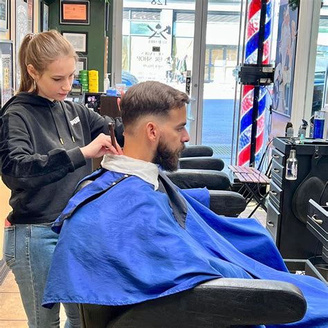 ACE OF FADES BARBER SHOP | ⁉️Would You Trust a Lady Barber⁉️ Comments ...