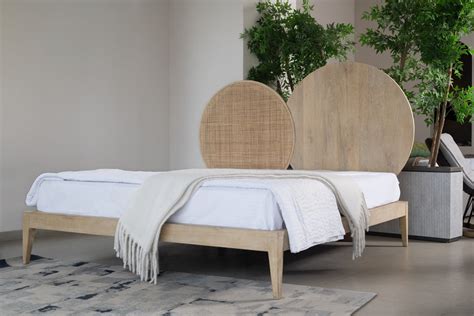 Concentric Bed – Bay Window