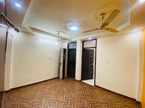 Rental 3 Bedroom 900 Sq.Ft. Builder Floor in Govindpuri Delhi - 6852062